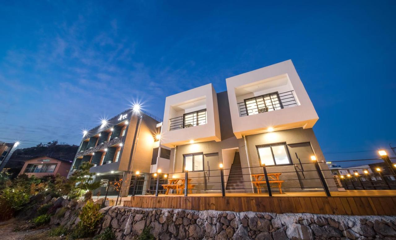 Jeju Soo Pension Сеогвипо Екстериор снимка