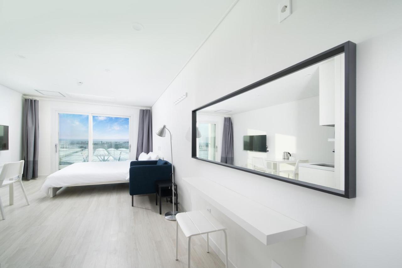 Jeju Soo Pension Сеогвипо Екстериор снимка
